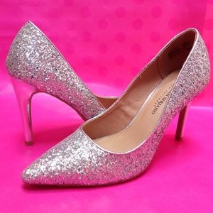 Christian Siriano 4"  Pointy Toe Pumps Silver